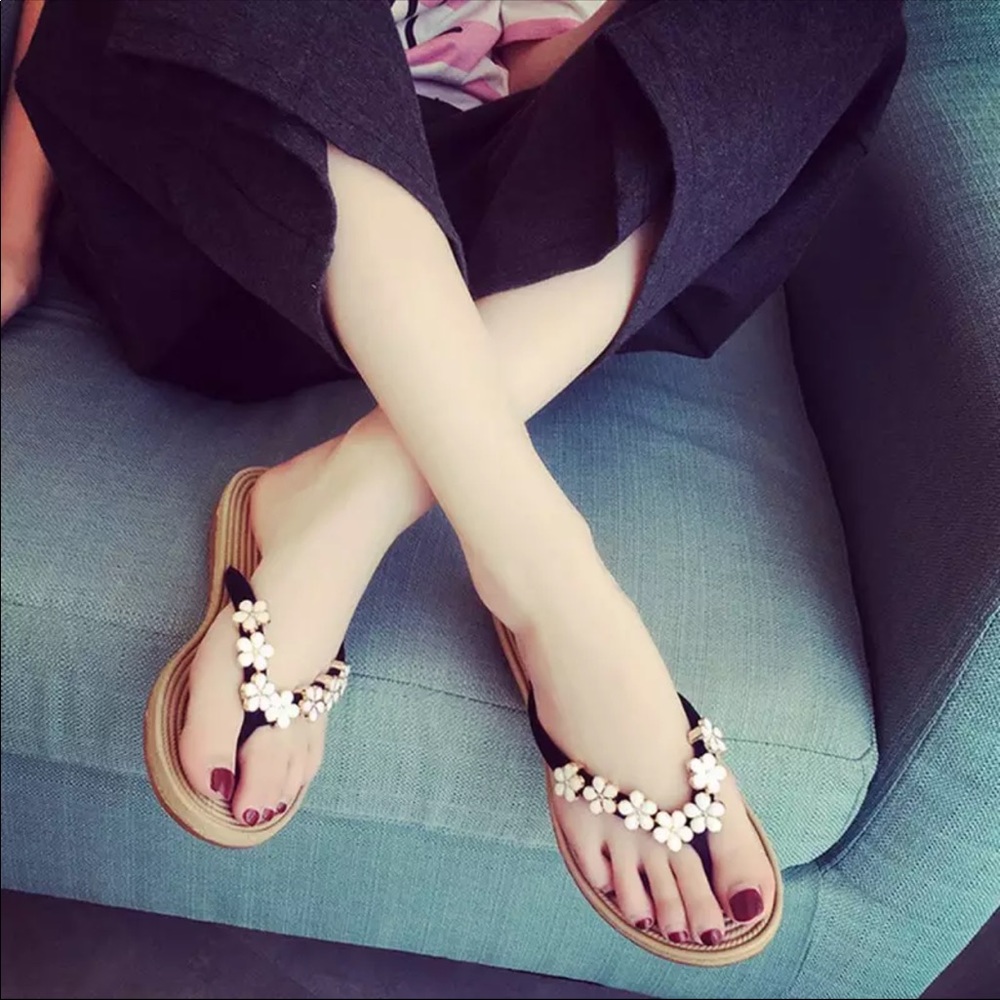 Quality made flip-flops/sandals Beautiful flowers - Picture 2 of 5